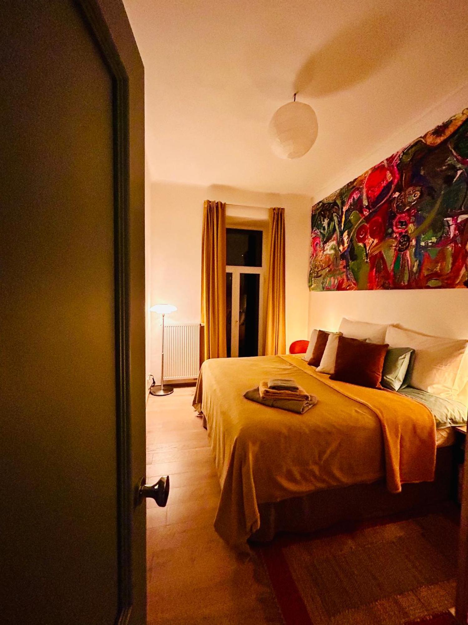 Green Balcony & King Size Bed Prague Exterior photo