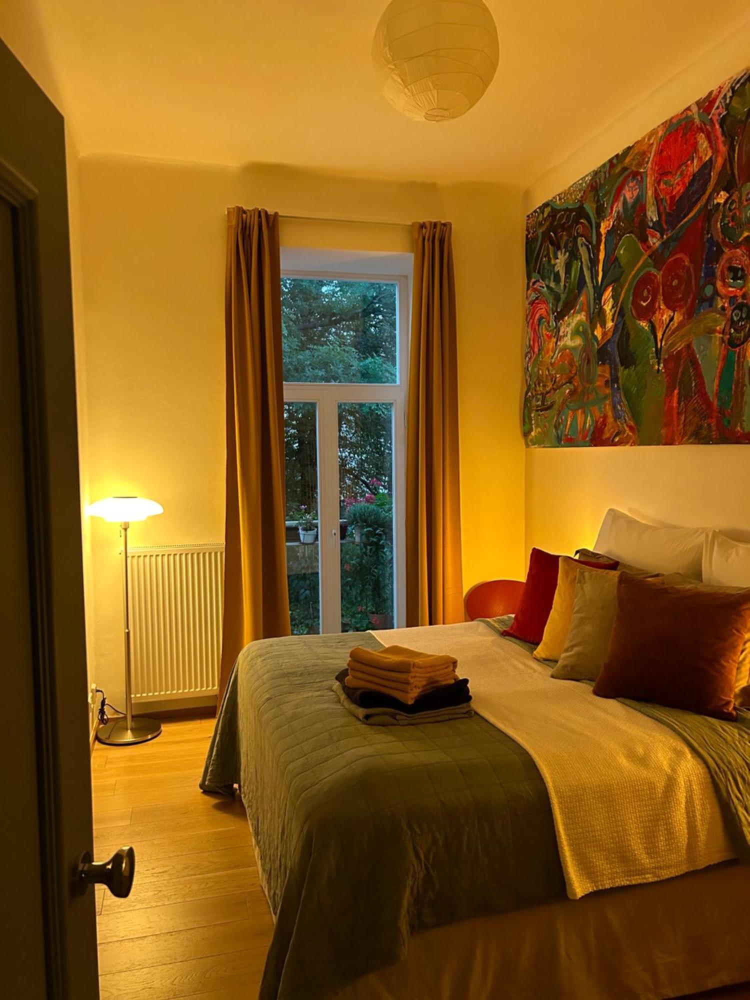 Green Balcony & King Size Bed Prague Exterior photo